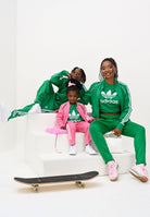 Pantalone sportivo adicolor SST verde per bambino e bambina IY7461 . ADIDAS ORIGINALS 