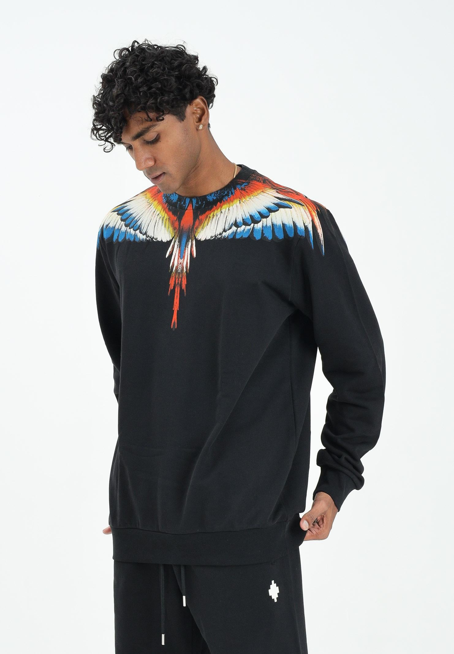 MARCELO BURLON COUNTY OF MILAN Felpa girocollo nera da uomo con stampa ali F5CAMASW025 110 MARCELO BURLON COUNTY OF MILAN 