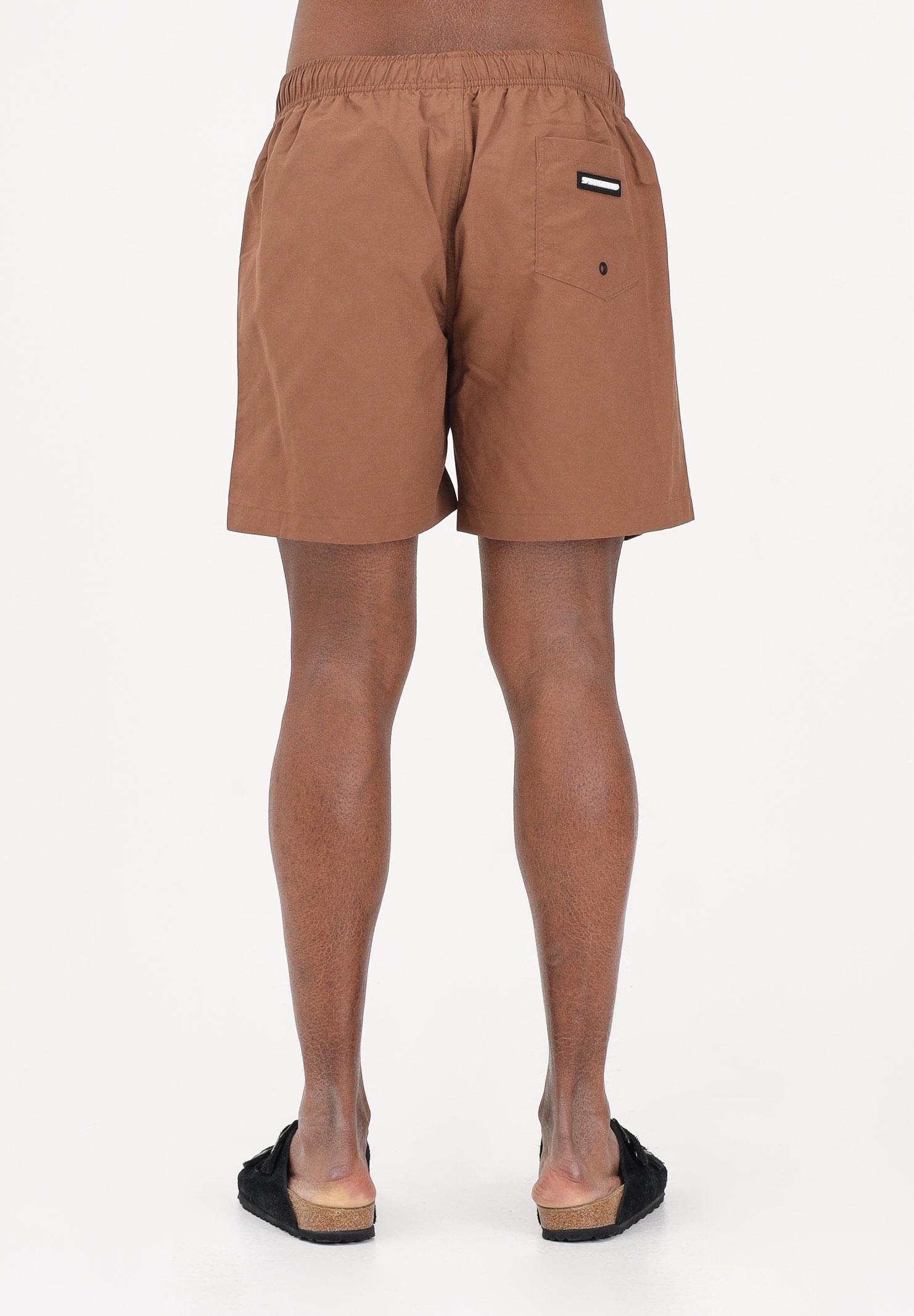 SPRAYGROUND Shorts mare marrone da uomo con patch shark SP925BRWN . SPRAYGROUND 