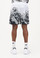 VERSACE JEANS COUTURE Shorts bianco e nero da uomo con stampa Wave Couture 80GADD16CQ23D V22 VERSACE JEANS COUTURE 