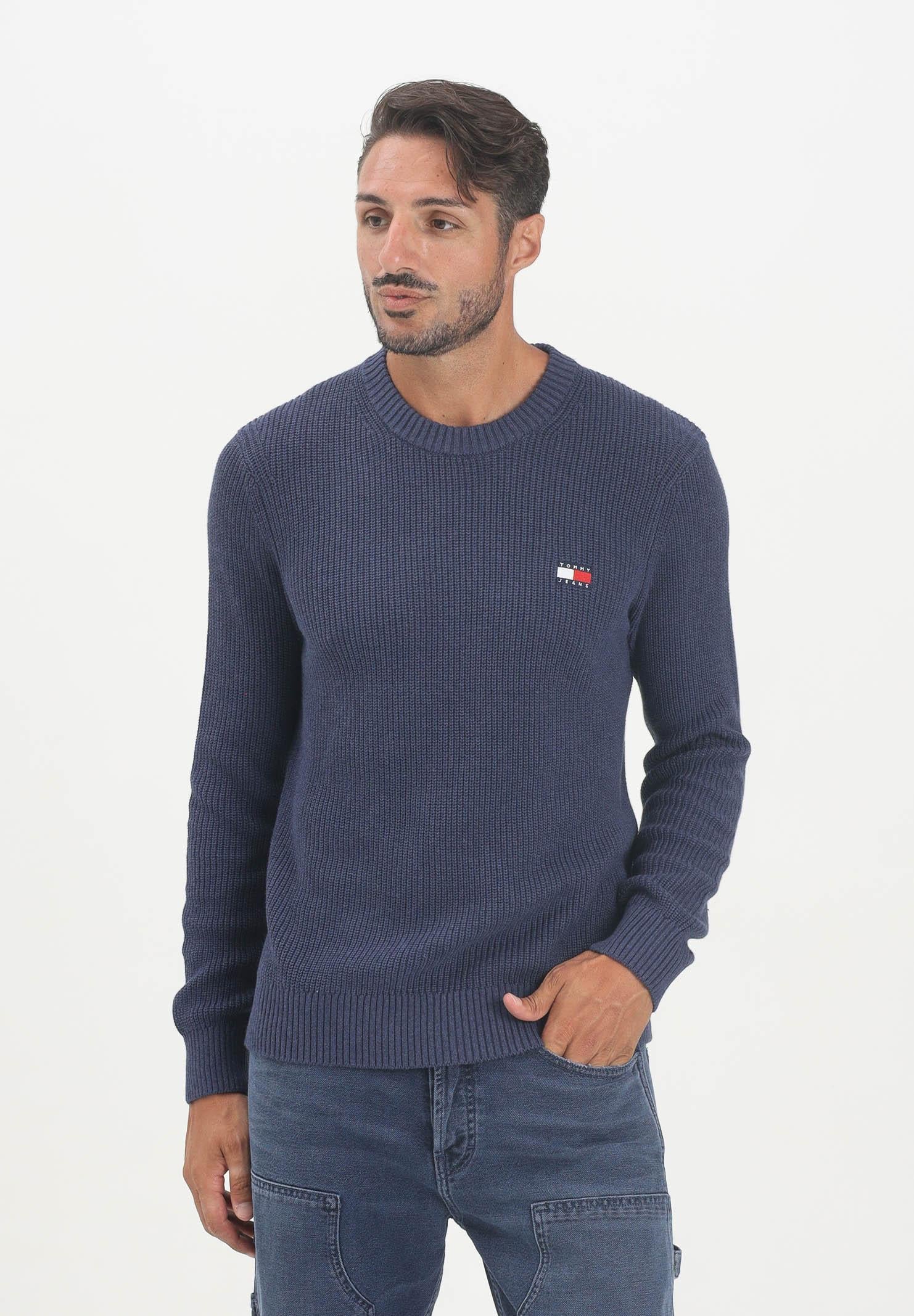 TOMMY JEANS Maglioncino girocollo blu da uomo con logo DM0DM21652DSE  TOMMY JEANS 