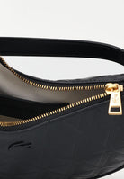 LACOSTE Borsa a spalla nera da donna in pelle goffrata Maheki NF4710 000 LACOSTE 