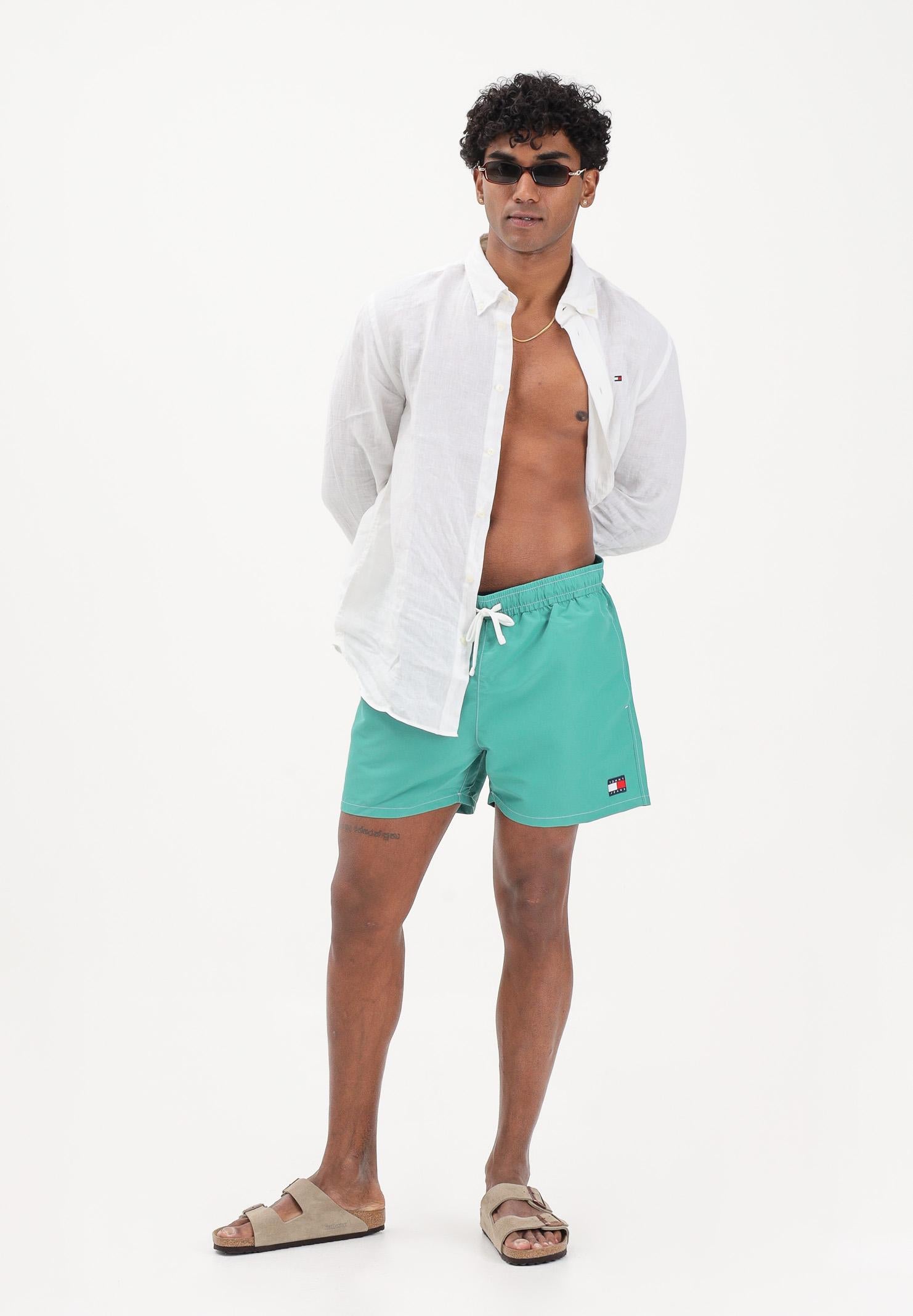 TOMMY HILFIGER Shorts mare verde da uomo con logo UM0UM03852 L5Y TOMMY HILFIGER 