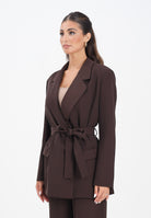 VICOLO Giacca marrone da donna con cintura TF0358 FU96 VICOLO 