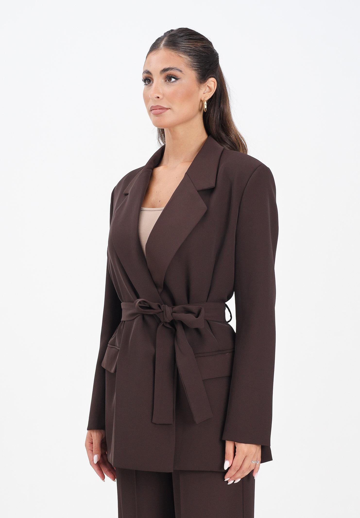 VICOLO Giacca marrone da donna con cintura TF0358 FU96 VICOLO 