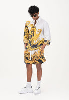 VERSACE JEANS COUTURE Shorts bianco e nero da uomo con stampa Wave Couture 80GADD16CQ23D GL2 VERSACE JEANS COUTURE 