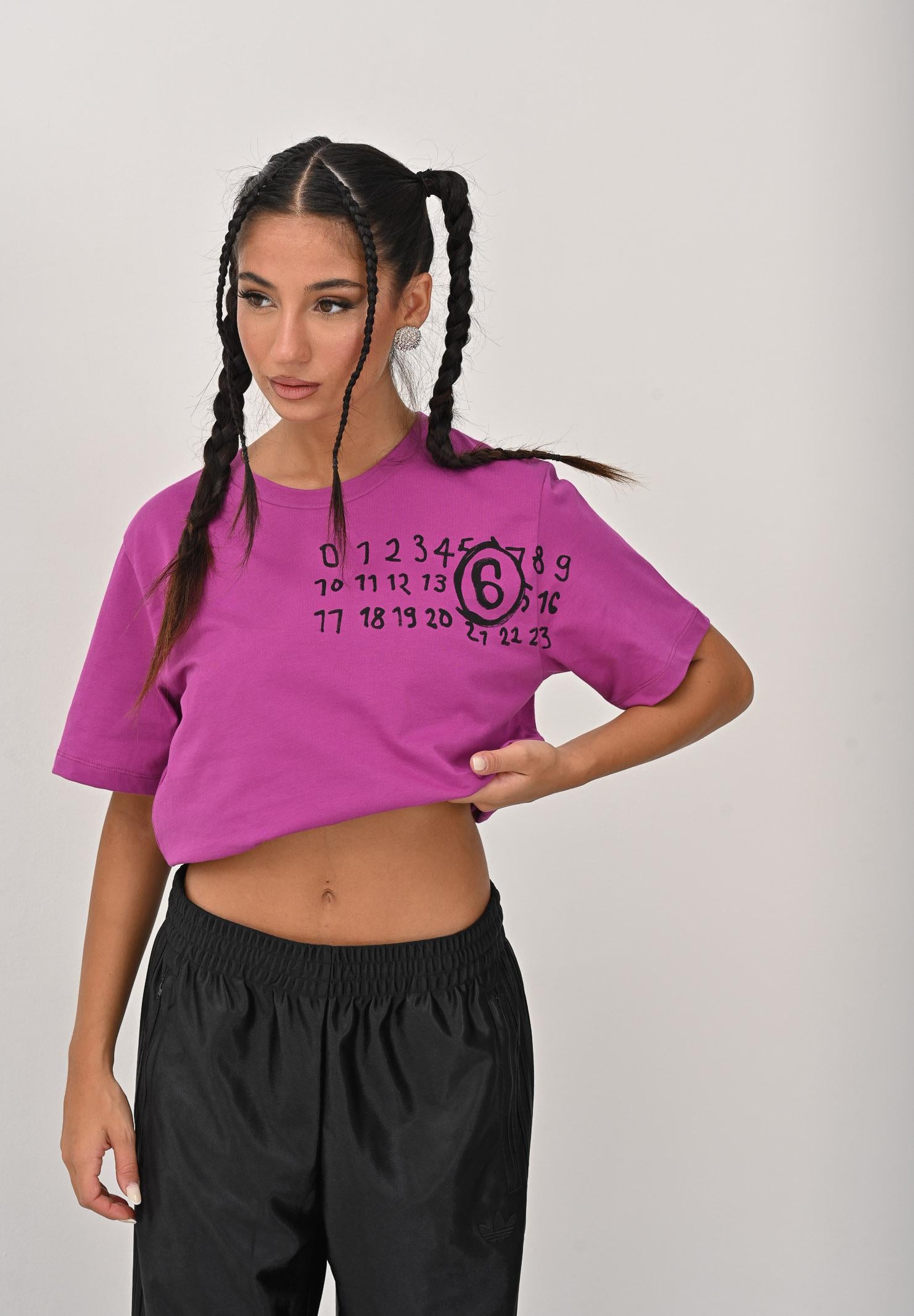 MAISON MARGIELA T-shirt a manica corta color prugna per donna, ragazzi e bambini arricchita da un logo Hand Written M60897MM02Y M6602 MAISON MARGIELA 