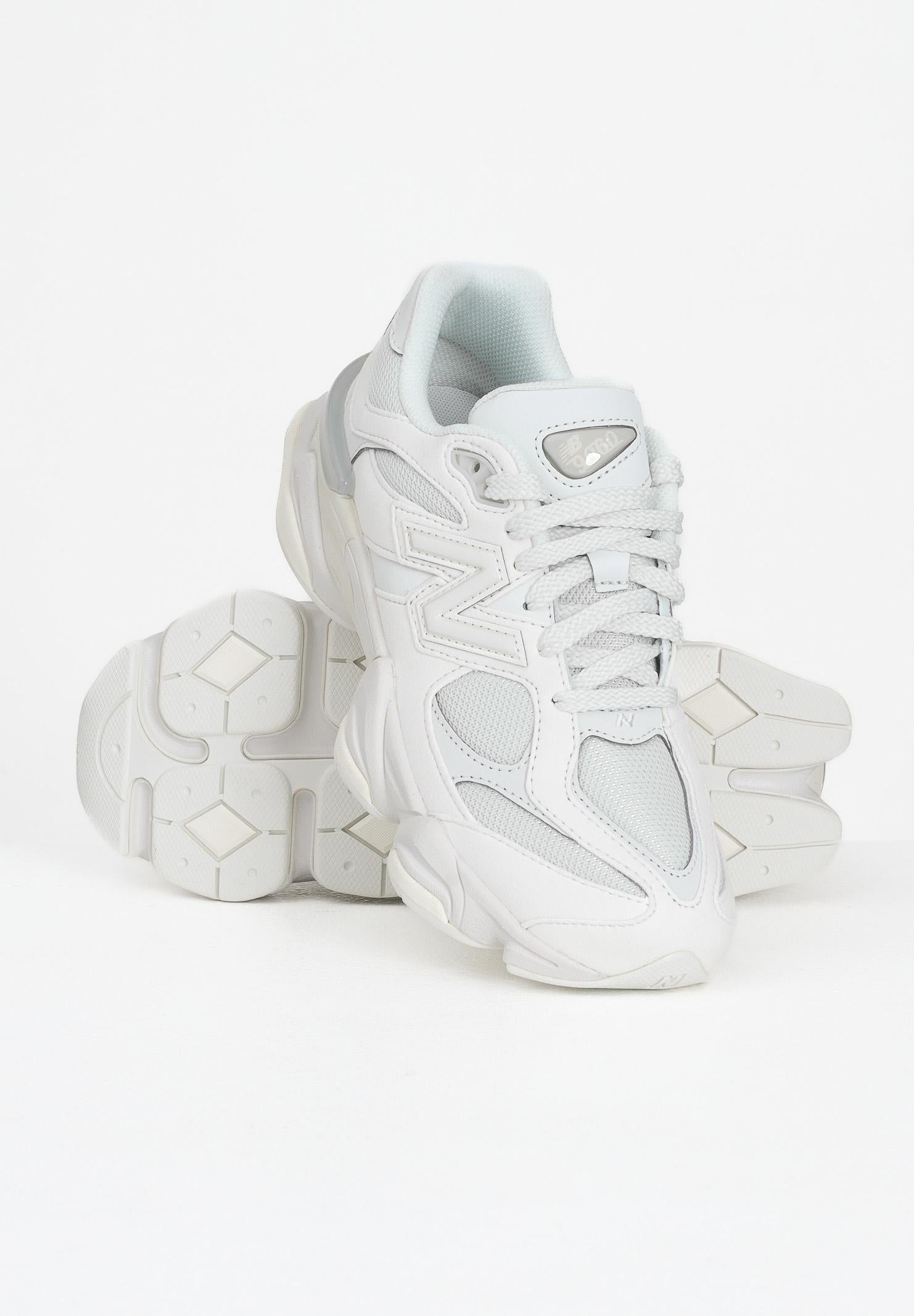 NEW BALANCE Sneakers 9060 grigio chiaro per uomo e donna GC9060LL  NEW BALANCE 