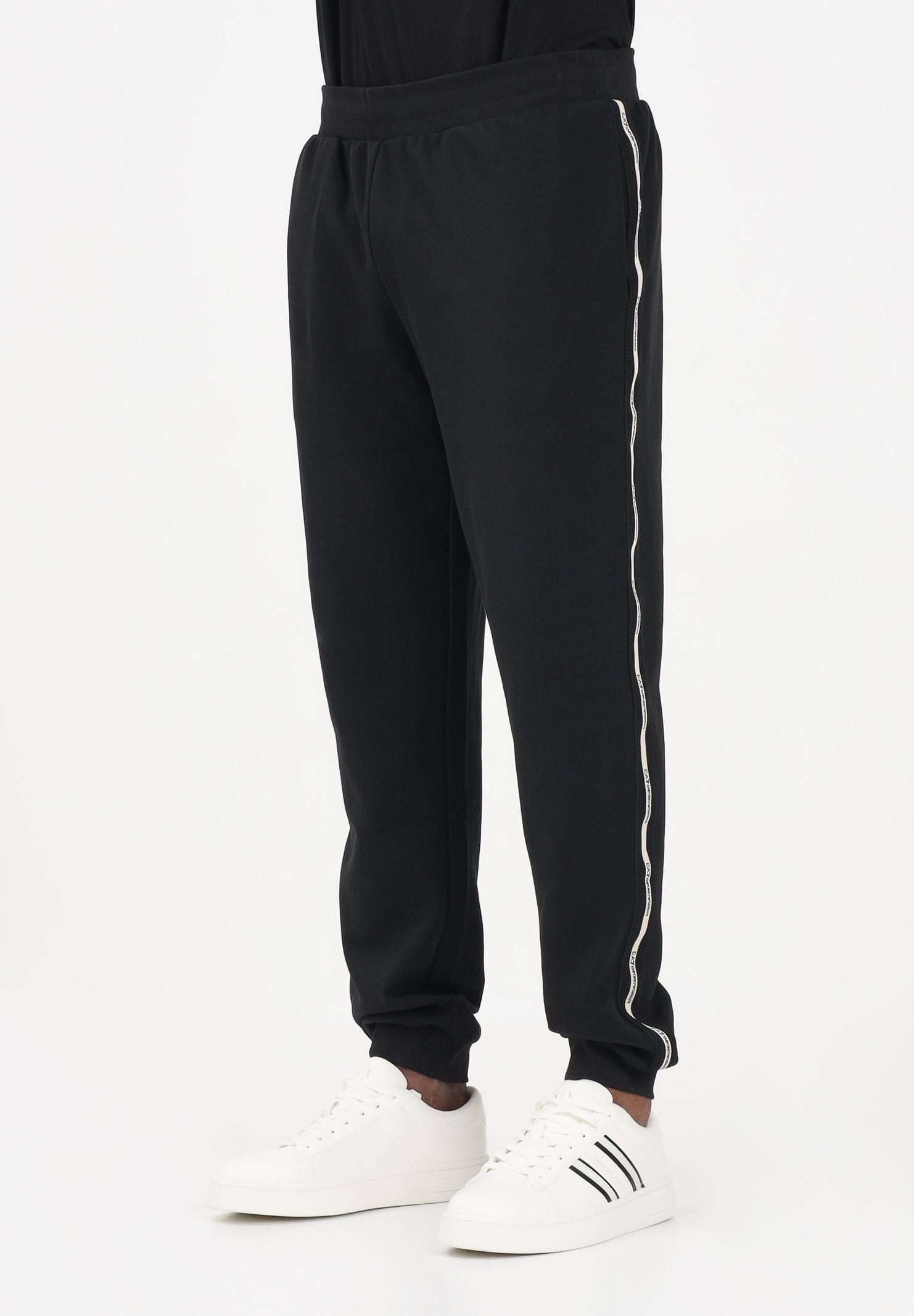 EA7 Pantalone sportivo nero da uomo con banda laterale a contrasto 7M001482AF12660 UC001 EA7 