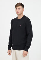 Maglioncino girocollo nero da uomo con ricamo bandierina MW0MW36347 BDS TOMMY HILFIGER 