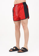 DSQUARED2 Shorts mare rosso da uomo con logo e inserti blu e bianchi D7B636220 618 DSQUARED2 