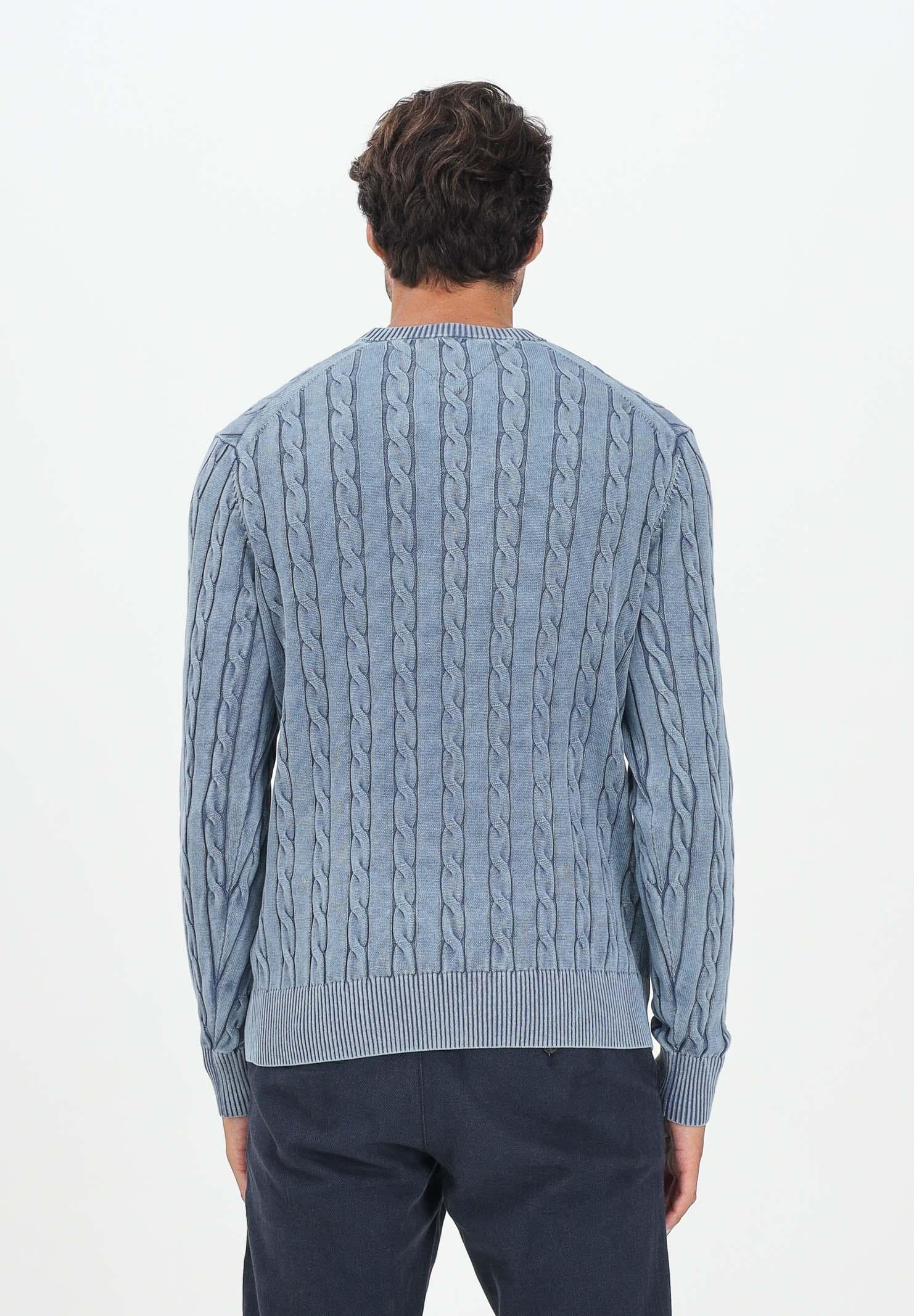 TOMMY HILFIGER Maglioncino girocollo azzurro da uomo in maglia intrecciata MW0MW39524C2B . TOMMY HILFIGER 