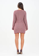 AKEP Abito corto caratterizzato da un motivo a zig-zag nei toni del bordeaux e rosa da donna VSKD11002 V1 AKEP 