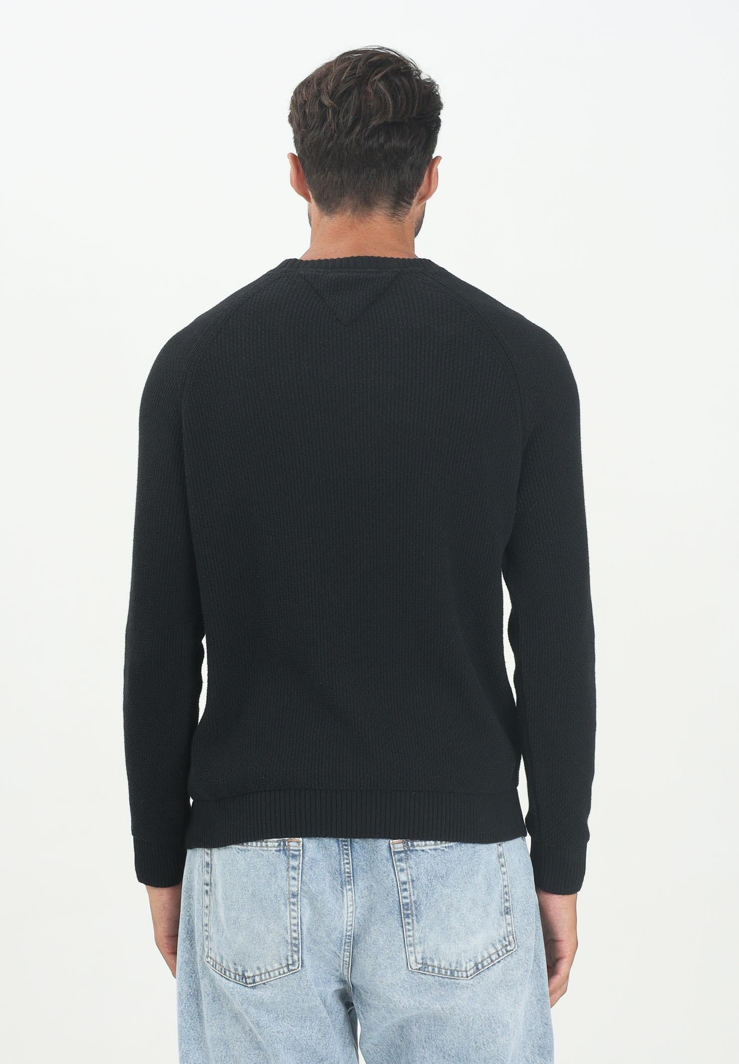 TOMMY JEANS Maglioncino girocollo nero da uomo con logo DM0DM21655BDS  TOMMY JEANS 