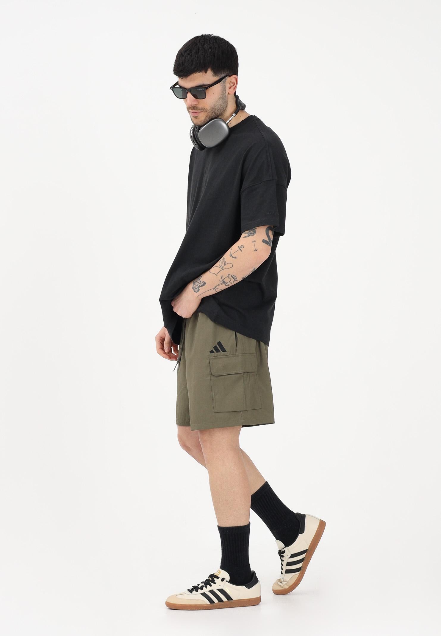 ADIDAS PERFORMANCE Shorts sportivo ESSENTIALS SMALL LOGO CARGO CHELSEA verde militare da uomo JD1827 . ADIDAS PERFORMANCE 