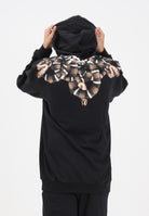 MARCELO BURLON COUNTY OF MILAN Felpa con cappuccio nera da uomo caratterizzata da stampa di serpente F5CAMAHS066 110 MARCELO BURLON COUNTY OF MILAN 