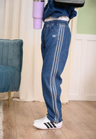 ADIDAS ORIGINALS Jeans in denim chiaro per bambino e bambina JC7877  ADIDAS ORIGINALS 