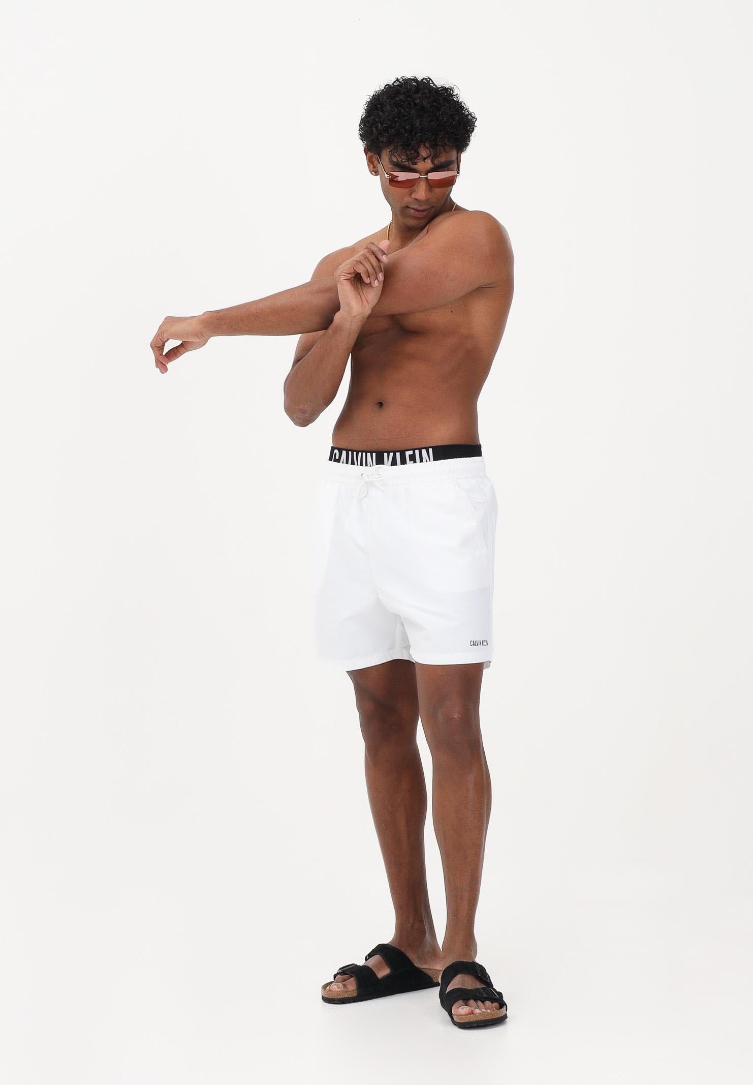 CALVIN KLEIN Shorts mare bianco da uomo con elastico logato LV00N61015 100 CALVIN KLEIN 