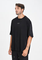 VERSACE JEANS COUTURE T-shirt a manica corta nera da uomo con inserti sul retro e sulle maniche in raso logato 79GAH610J0001 899 VERSACE JEANS COUTURE 