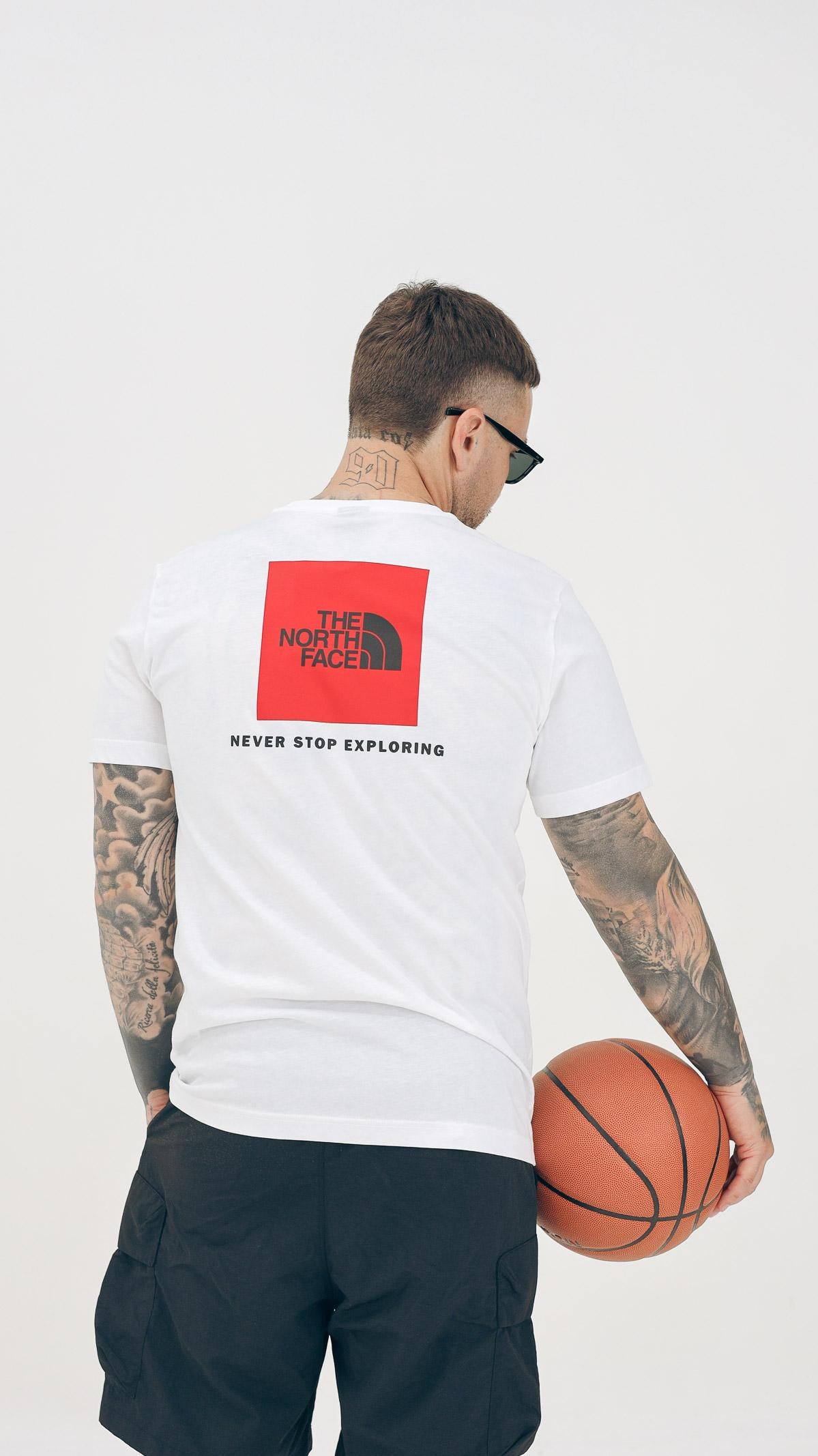 THE NORTH FACE T-shirt a manica corta NSE Reflective Box bianca da uomo NF0A87NPFN41 . THE NORTH FACE 