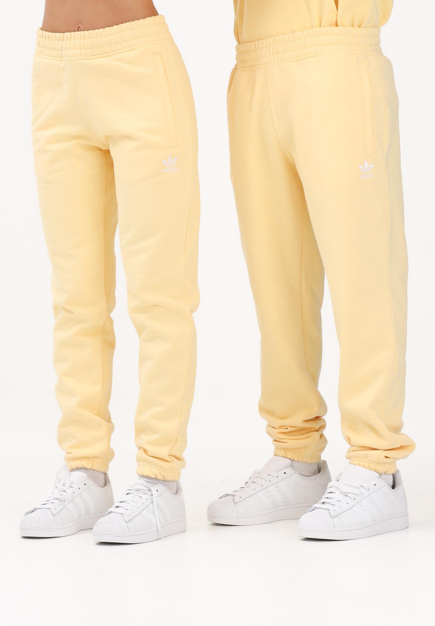 ADIDAS ORIGINALS Pantalone sportivo TREFOIL ESSENTIALS giallo per uomo e donna KE1159 . ADIDAS ORIGINALS 
