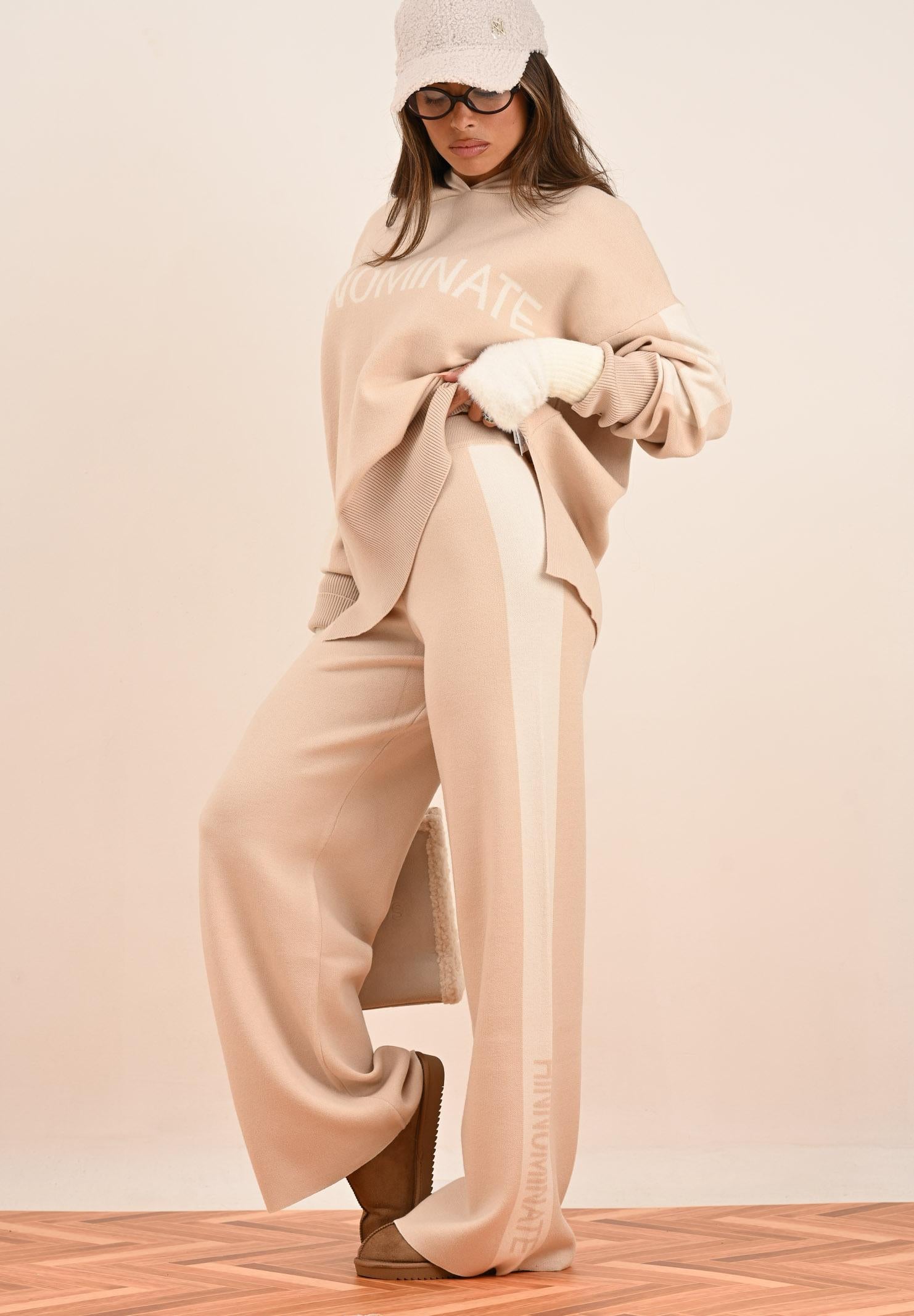 HINNOMINATE Pantalone in maglia beige da donna con banda laterale logata HMABW02131 BE11 HINNOMINATE 