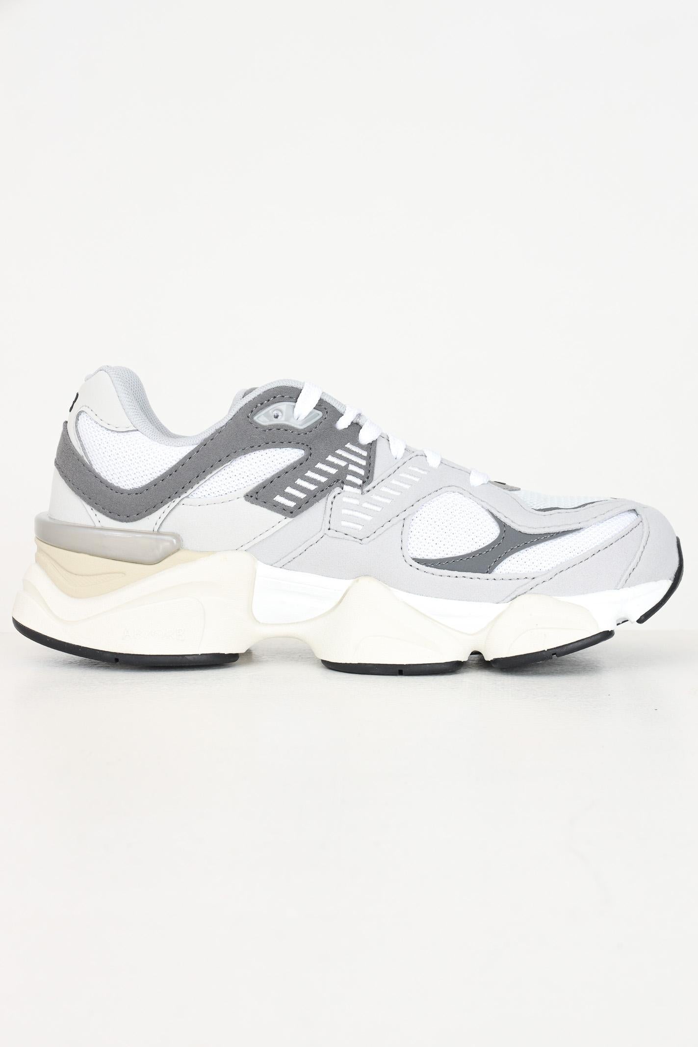 NEW BALANCE Sneakers 9060 grigie per uomo e donna GC9060GY . NEW BALANCE 