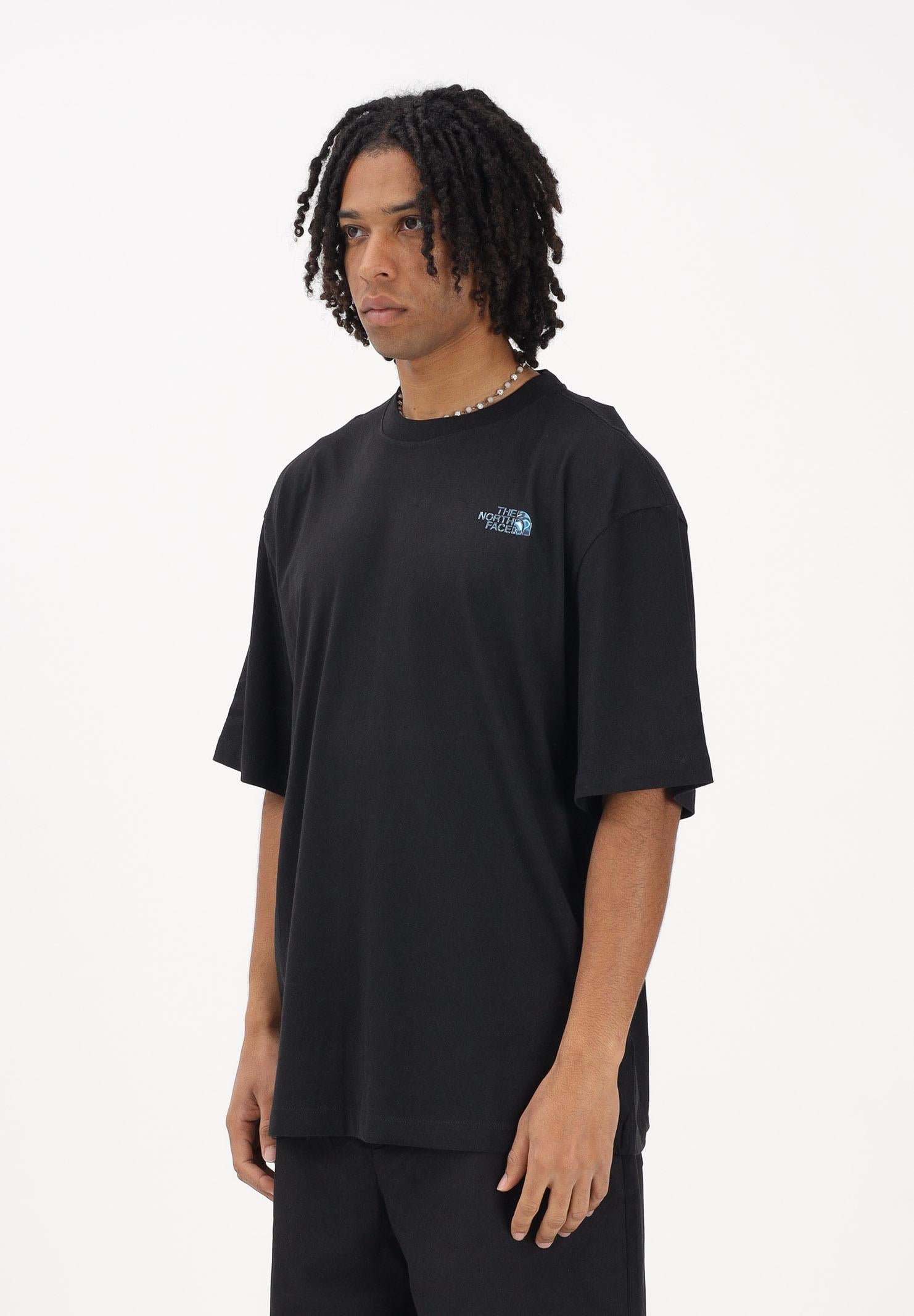 THE NORTH FACE T-shirt a manica corta Liquid NSE Box Oversized Graphic nera da uomo NF0A8G9WJK31 . THE NORTH FACE 