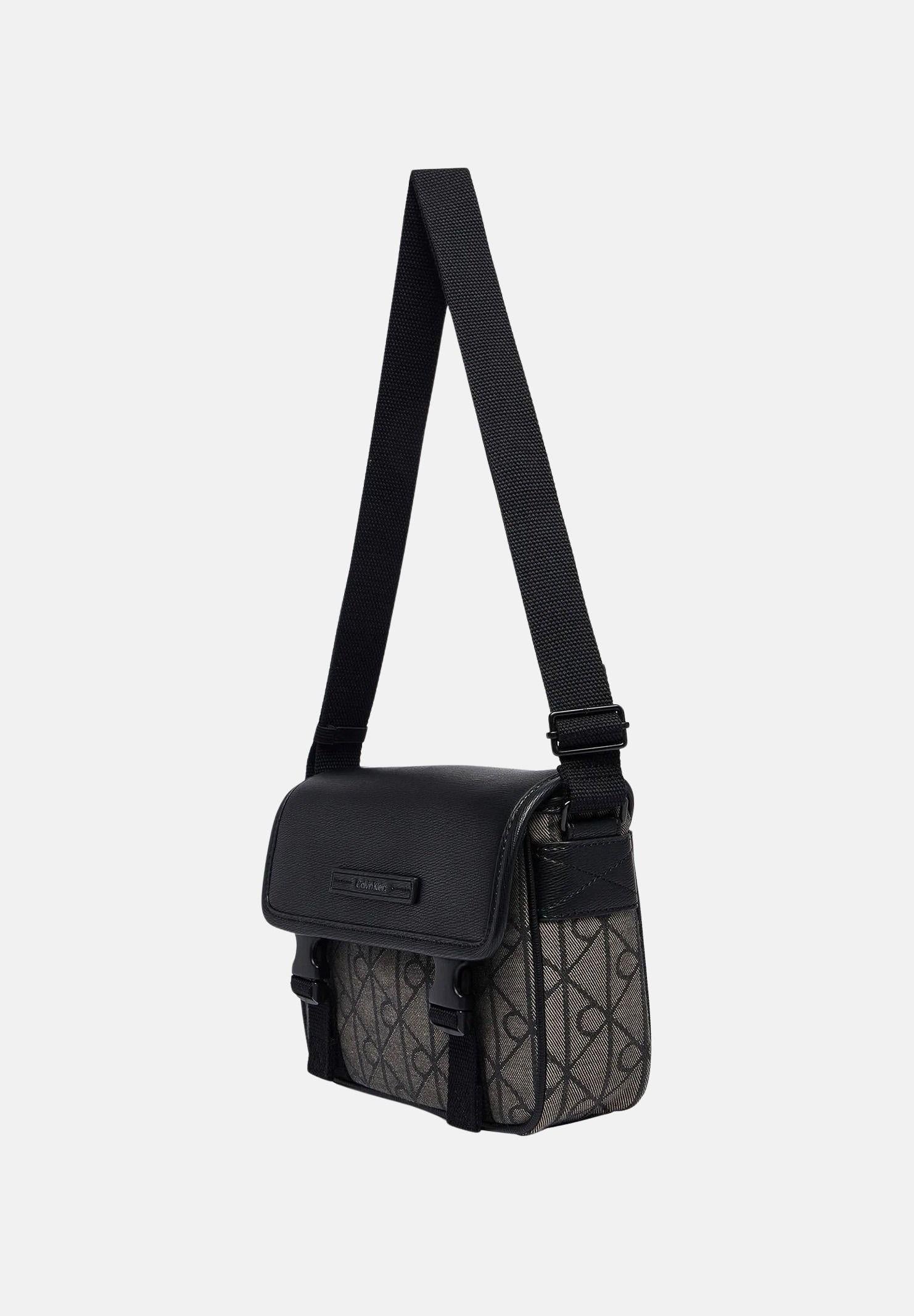 CALVIN KLEIN tracolla con logo monogram colore Lotus Beige-Black, beige e nero, uomo. LV04D3451G 7UL CALVIN KLEIN 