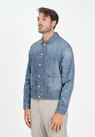 TOMMY JEANS Giubbotto di jeans in denim chiaro da uomo con ricamo logo sul retro DM0DM217241A5  TOMMY JEANS 