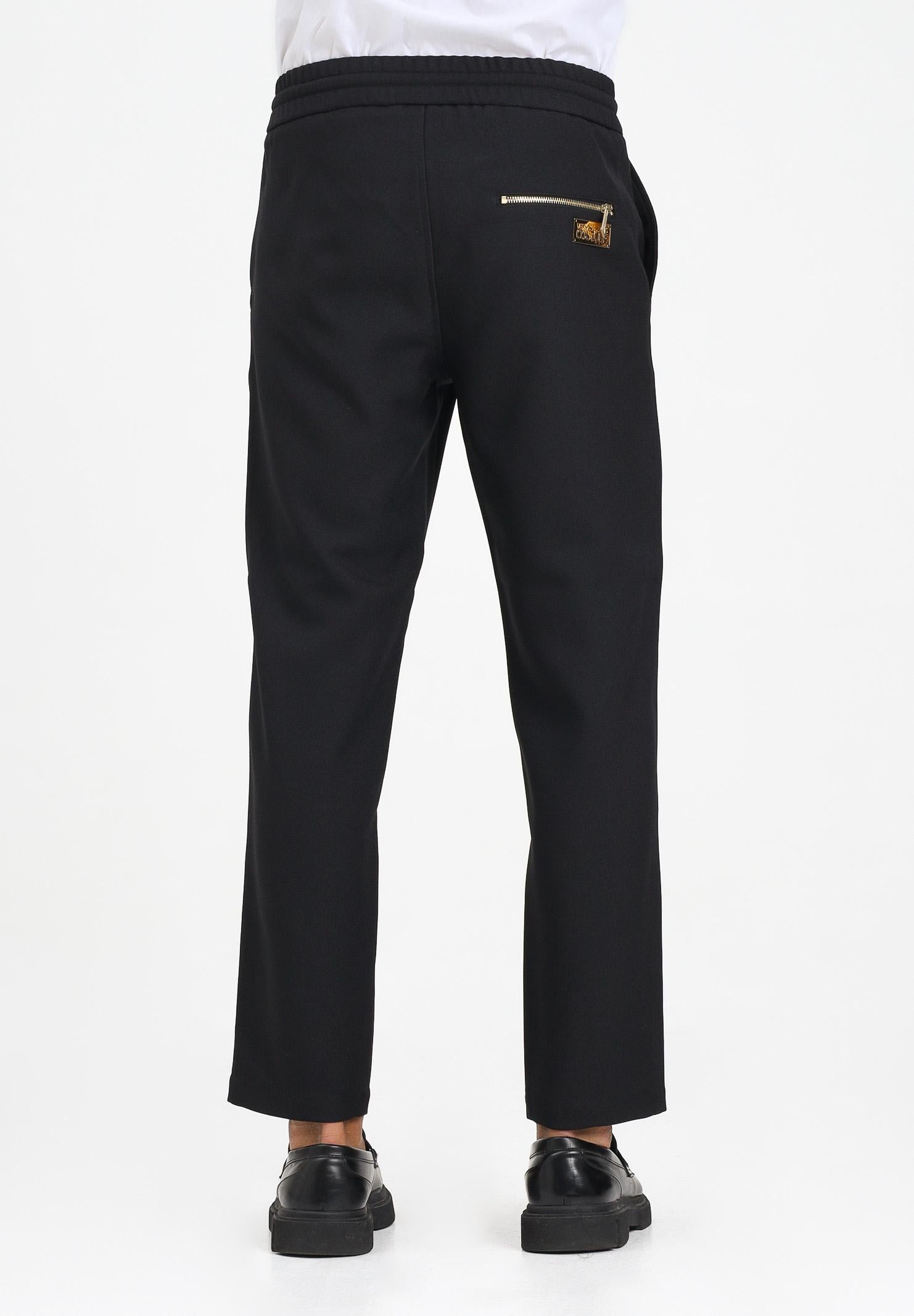 VERSACE JEANS COUTURE Pantalone nero da uomo impreziosito da un hardware con Institutional Logo 79GAA100N0136 899 VERSACE JEANS COUTURE 