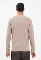 TOMMY HILFIGER Maglioncino girocollo beige da uomo con ricamo bandierina MW0MW36347AFE . TOMMY HILFIGER 