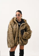 DIESEL Pelliccia sintetica beige per donna e ragazze dove il maxi logo Diesel J02406KXBQ9 K709 DIESEL 