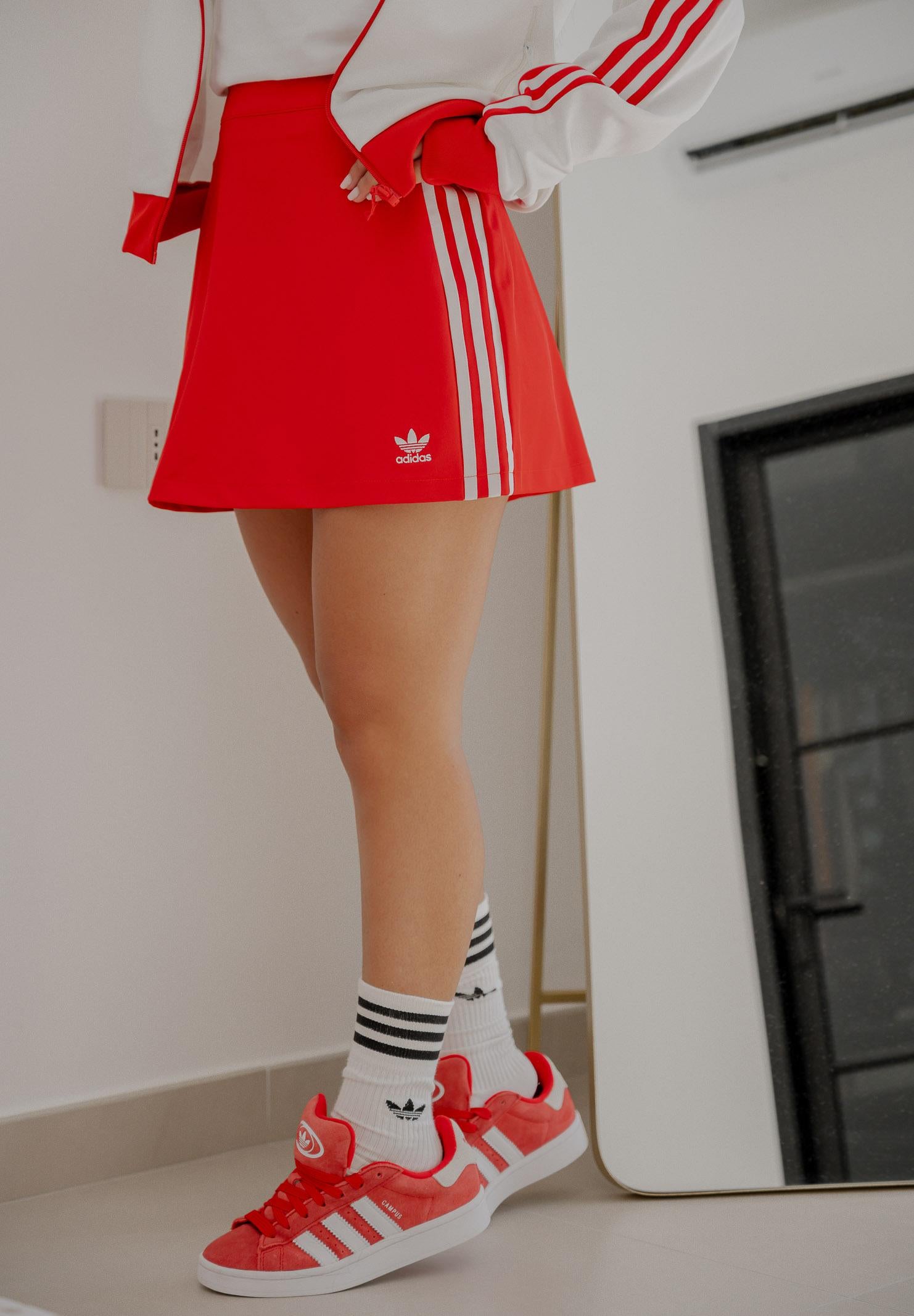 ADIDAS ORIGINALS Gonna corta Adicolor 3-Stripes rossa da donna JD0282 . ADIDAS ORIGINALS 