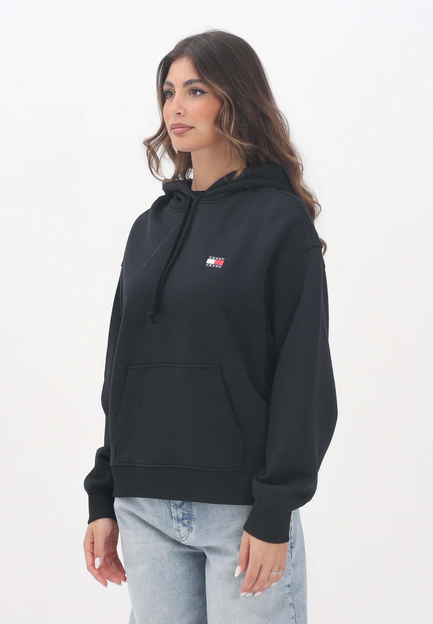 TOMMY JEANS Felpa con cappuccio nera da donna rifinita da logo DW0DW19414BDS  TOMMY JEANS 