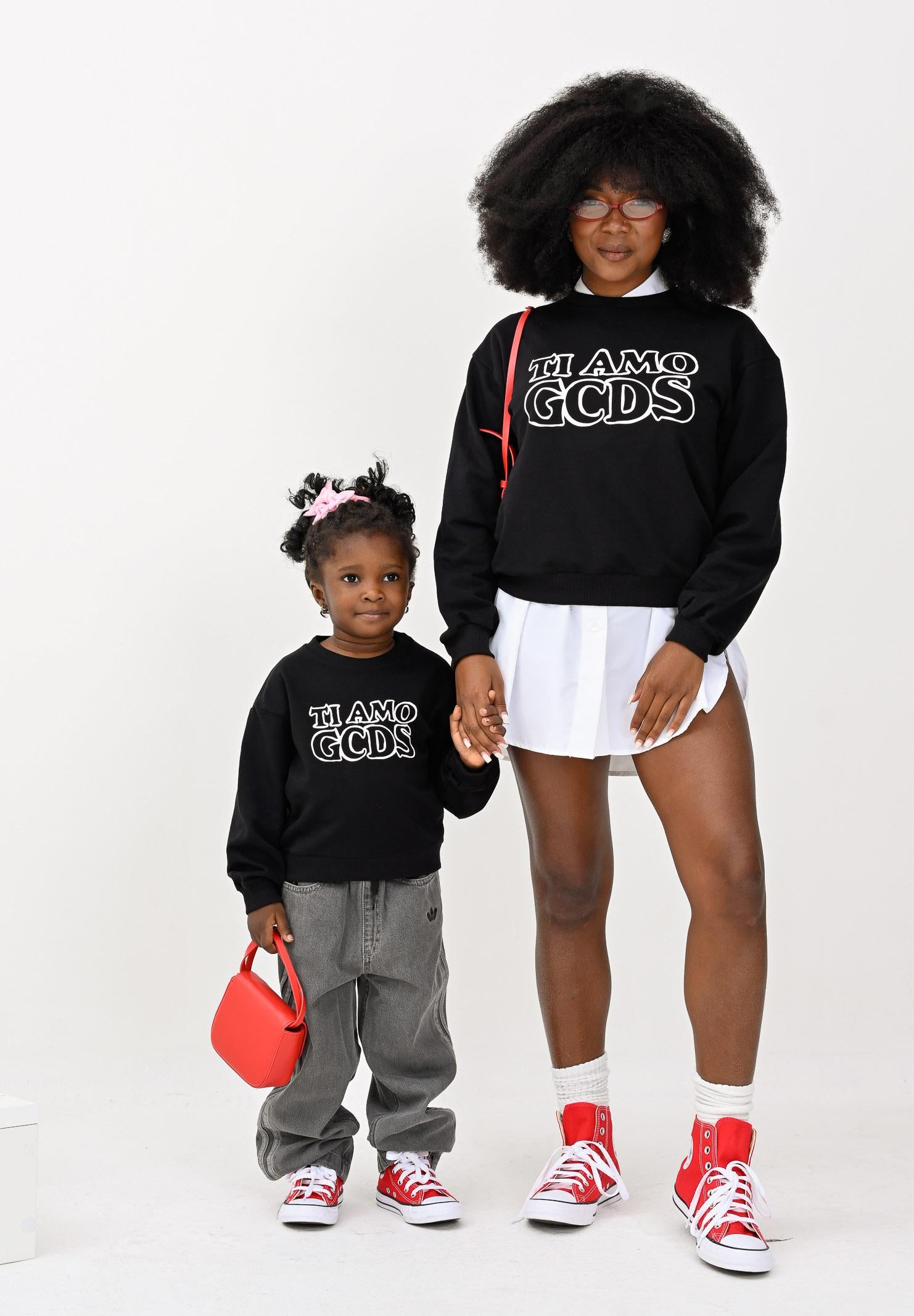 GCDS Felpa girocollo nera da bambina con stampa TI AMO GCDS B2KW1532BA5 99 GCDS 