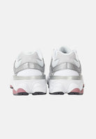 NEW BALANCE Sneakers 9060 bianche, rosa e argento da donna G906082T . NEW BALANCE 