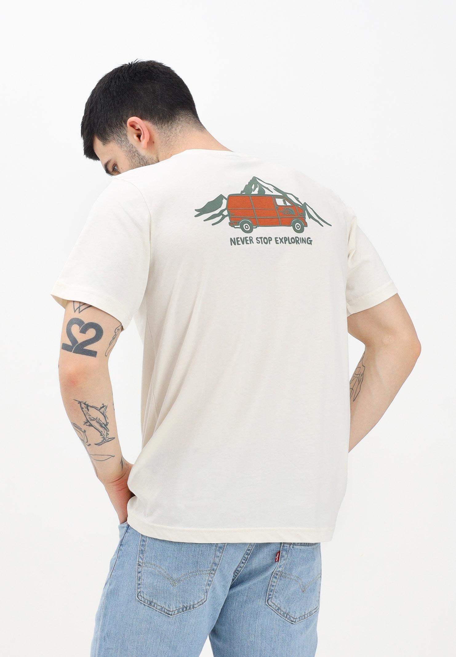 THE NORTH FACE T-shirt a manica corta Outdoor Graphic beige da uomo NF0A8C1ZQLI1  THE NORTH FACE 