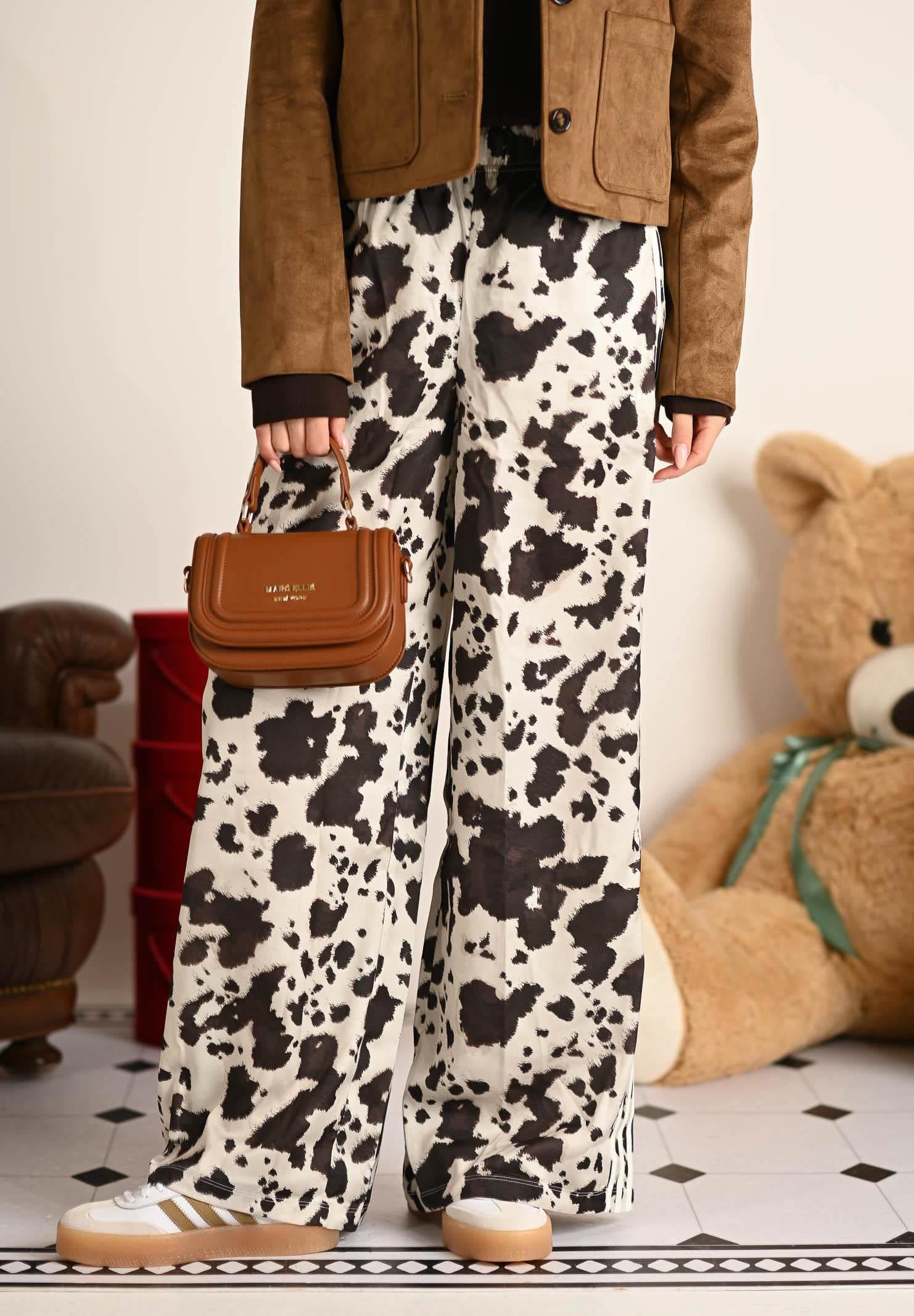 ADIDAS ORIGINALS Pantalone sportivo Satin Wide Leg con stampa muccata bianca e marrone KA2668 . ADIDAS ORIGINALS 