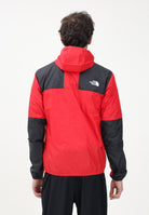 THE NORTH FACE Giacca a vento Seasonal Mountain rossa e nera da uomo NF0A5IG354A1 . THE NORTH FACE 