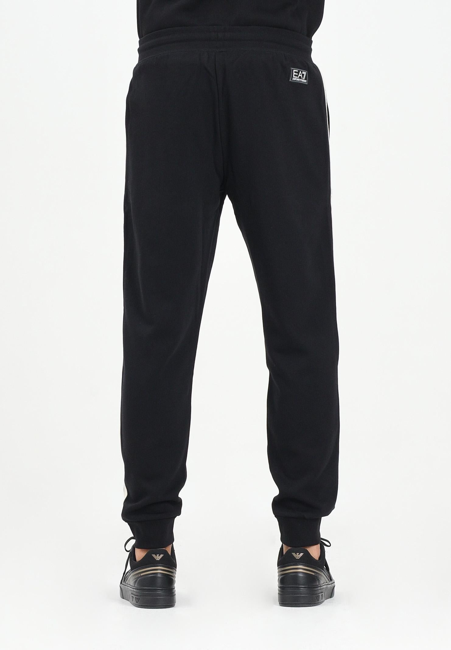 EA7 Pantalone sportivo nero da uomo con bande laterali logate 7M000974AF10377 UC001 EA7 
