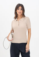 JDY Polo beige da donna realizzata in una maglia a costine sottili con un tocco di filato lamé 15354078 FrostedAlmond JDY 