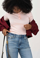 CALVIN KLEIN JEANS Polo a manica corta rosa da donna con patch logo LV047C907GVI7  CALVIN KLEIN JEANS 