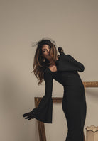 SANTAS Abito lungo LUMIÈRE nero da donna con manica svasata PV2601 NE SANTAS 