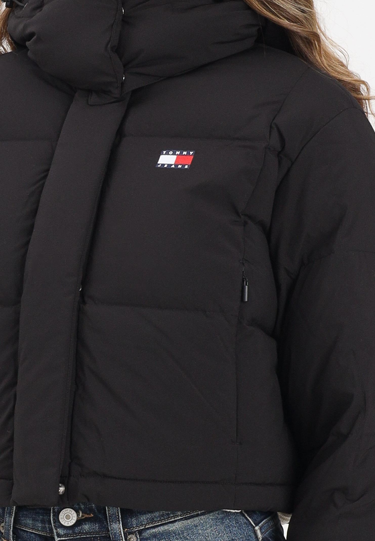 TOMMY JEANS Piumino nero da donna con logo DW0DW21624BDS  TOMMY JEANS 