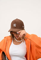 NEW ERA Cappello con visiera 9FORTY M-Crown New York Yankees MLB in velluto a costine marrone per uomo e donna 60691054  NEW ERA 