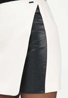 ARMANI EXCHANGE Gonna corta panna da donna con inserto in ecopelle nera XW001030AF16209 M0001 ARMANI EXCHANGE 