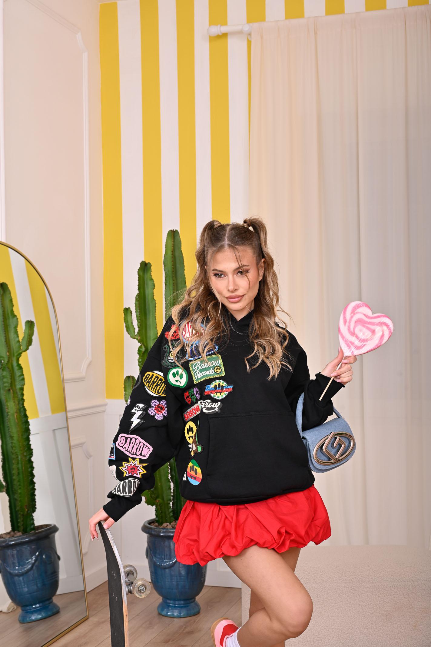 BARROW Felpa con cappuccio nera per uomo e donna rifinita da patch colorate S5BWUAHS017 110 BARROW 