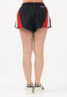 ADIDAS ORIGINALS Shorts sportivo Santiago Woven nero, rosso e bianco da donna KD1390 . ADIDAS ORIGINALS 