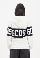 GCDS Felpa con cappuccio bianca per donna, ragazze e bambini rifinita da stampa logo B2JU1926BA2 15 GCDS 